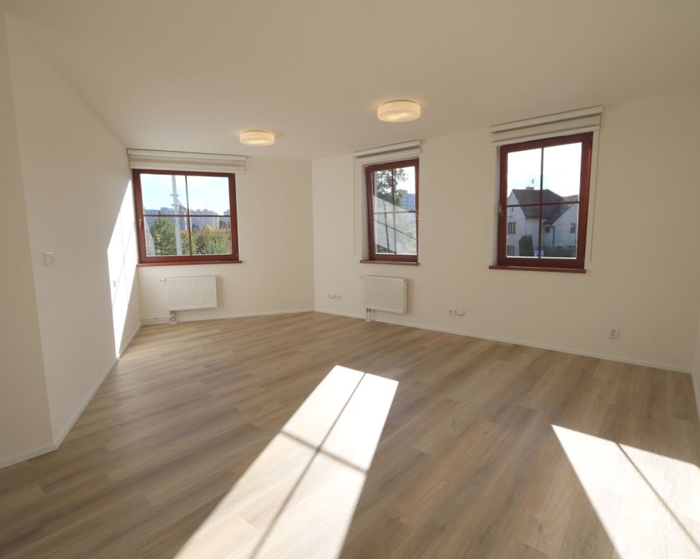 Byt 3+kk nám. Na Lužinách, Praha 5 Stodůlky